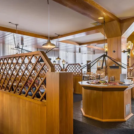 Hotel Strohgaeu 3*